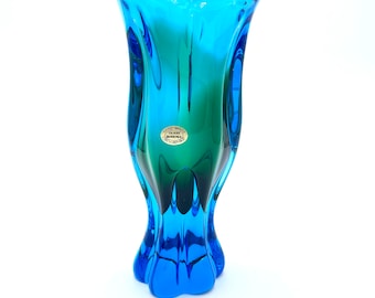 Leuchtende Uran-Kunstglas-Böhmen-Tschechien-grüne und blaue mundgeblasene gedrehte Vase Vintage