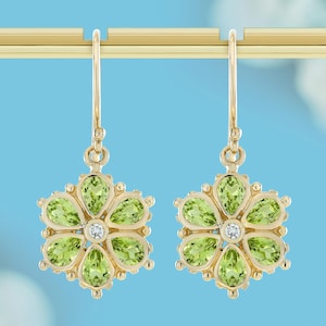 Pendientes colgantes con forma de flor de peridoto y diamantes naturales de estilo vintage. Impresionantes joyas llamativas para ocasiones especiales.