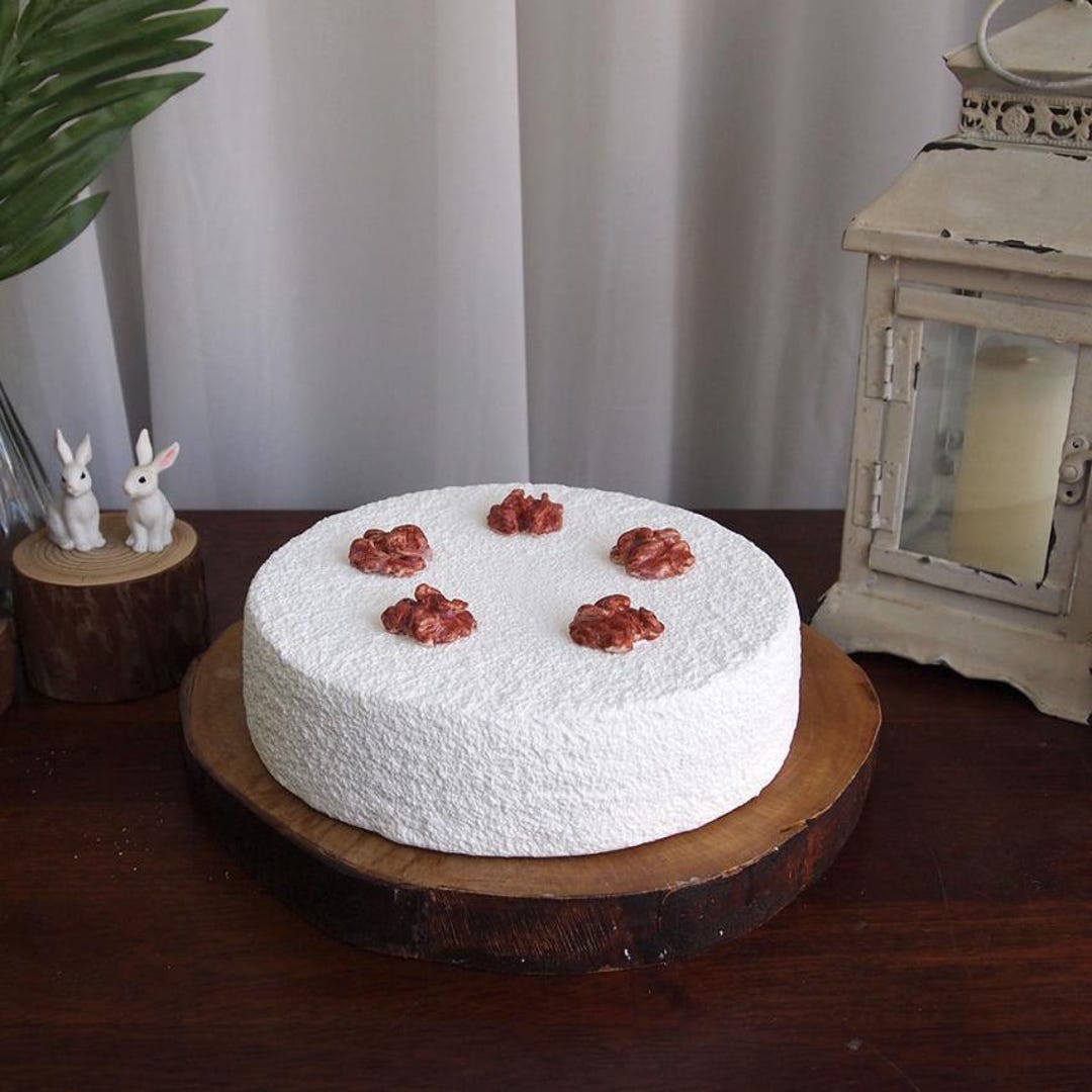 Walnut-topped Rice Cake | Korean Cake | Traditional Cake | Food Prop ...