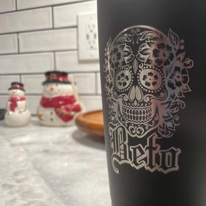 Dia De Los Muertos - Tag der Toten - Zuckerschädel - Kaffeebecher - Personalisierter Becher - Geschenk für Frau - Mama - Papa