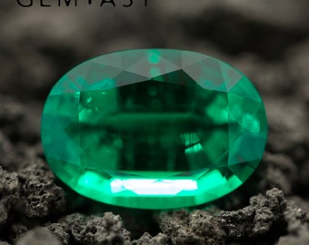 Cut stone - Emerald Colombian hydrothermal lab grown, facet Oval 18x13mm 11.2ct