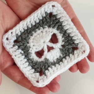 Häkelanleitung mit Totenkopf Basic Grandma Square - Einfache Oma Quadrat Häkelanleitung für Anfänger, Halloween Dekor