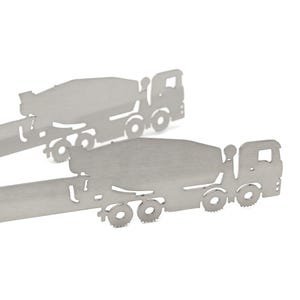 Peut inclure: Pinces en acier inoxydable argenté avec un motif de camion malaxeur à béton. Les pinces présentent une découpe détaillée d'un camion malaxeur à chaque extrémité. Idéal pour griller ou servir.