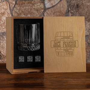 Personalisierte Jubiläum Whiskyglas Set, benutzerdefinierte Whisky Set, Bourbon Glas Geschenk, Whiskysteine & Holzbox, Geschenk zum Valentinstag für Sie.