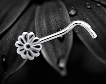 Sterling Silver Flower Nose Stud: Elegant Floral Piercing