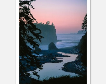 Betoverende poster met robijnrode strandzonsondergang | Natuurdecoratie | Muurkunst