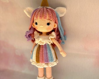 Muñeca amigurumi de crochet hecha a mano: juguete de punto de algodón orgánico