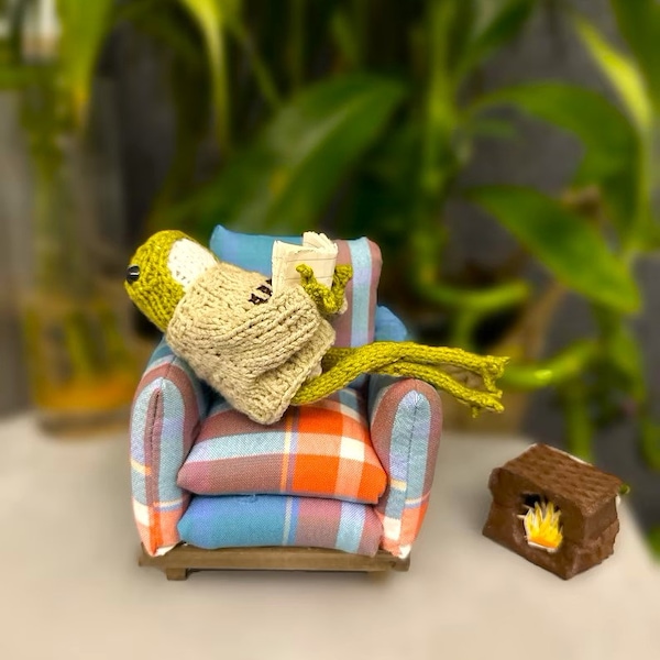 Handmade yarn cotton frog crochet, amigurumi frog with armchair ,cute frog, cute frog plush, home decor, adult hobby