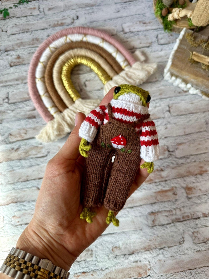 Knitted GREEN Frog , Green toad as funny gift, knitting Frog's Deer Sweater , Cute Frog with Sweater, Custom Frog, Finished Toy