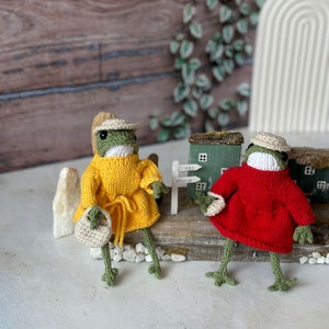 Crochet Frogs Mrs Frog KNITTING Cute Frog with Sweater , Custom Frog ,Finished Toy , Christmas gift , gift for kids , handmade toys