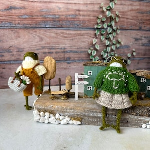 Knitted Frog in Umbrella Embroidered Green  Sweater,Cute toy frog,Amigurumi frog,Gift for christmas,Gift for birthday,Toys