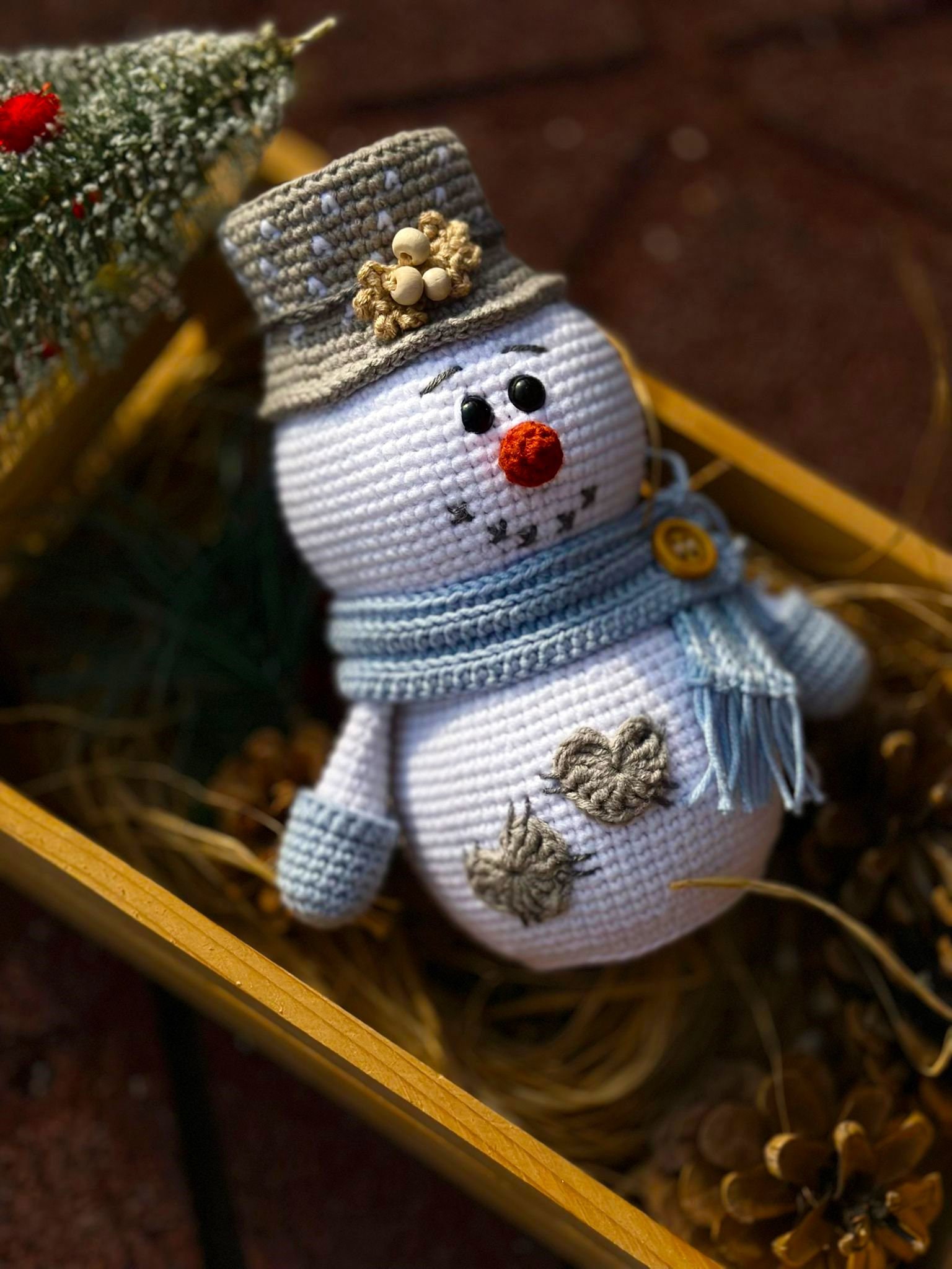 クリスマスプレゼント かぎ針編みの雪だるま、あみぐるみの雪だるま