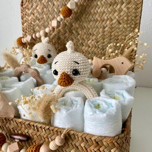 Windelkorb gross Ente / Kinderwagenkette Schnullerkette Spucktuch Rassel / gehäkelt / weiss creme / personalisiert / Geschenk zur Geburt