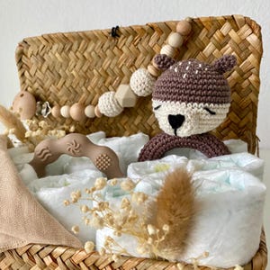 Windelkorb klein Otter / Schnullerkette Spucktuch Rassel / gehäkelt / beige braun / personalisiert / Geschenk zur Geburt / Windeltorte