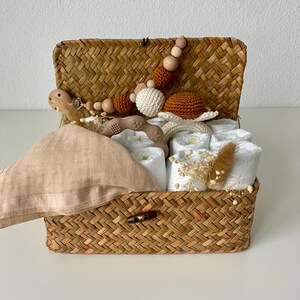 Windelkorb klein Schildkröte curry / Schnullerkette Spucktuch Rassel / gehäkelt /beige / personalisiert / Geschenk zur Geburt / Windeltorte
