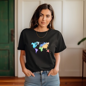 T-shirt de voyage, impression carte du monde | Comfort Colors 1717. T-shirt unisexe teint en pièce. Cadeau de voyage. T-shirt de vacances.