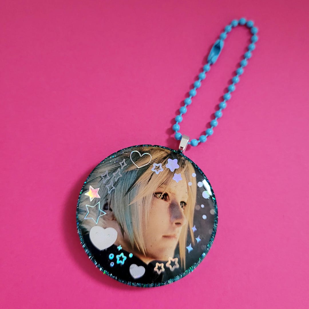 Cloud Strife Holographic Resin Keychain | FFVII Deco Style - Etsy
