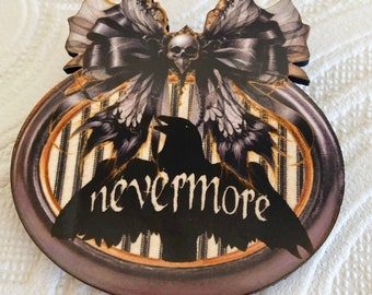 Épingle Nevermore / Broche, Le corbeau, Poe, Design unique, Bois découpé au laser, Illustration sublimée, Cadeau gothique