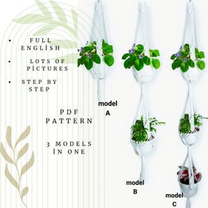 Puede incluir: Tres macramés para colgar plantas con diseños diferentes, etiquetados como Modelo A, Modelo B y Modelo C. Los macramés son blancos y están hechos de cordón de algodón. Cada macramé tiene un tipo de planta diferente. El texto "FULL ENGLISH, LOTS OF PICTURES, STEP BY STEP, PDF PATTERN, 3 MODELS IN ONE" es visible en el lado izquierdo de la imagen.