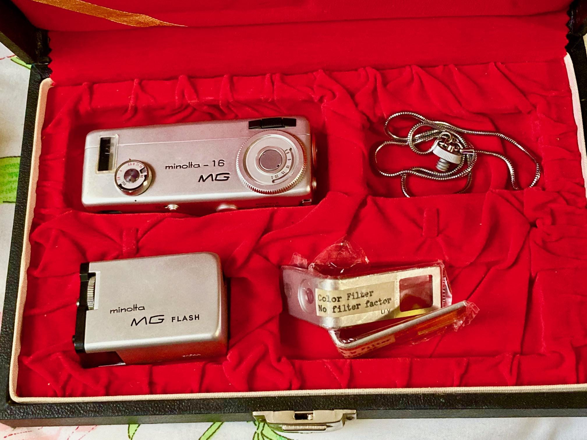 希少品　MINOLTA-16 レッド Minolta 16mm Camera - Etsy