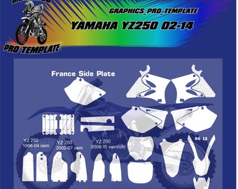 Puede incluir: Un conjunto de calcomanías gráficas blancas para motocicleta Yamaha YZ250 para diferentes años de modelo. Las calcomanías incluyen paneles laterales, gráficos de guardabarros delantero y trasero y placas de matrícula. Las calcomanías están etiquetadas con los años a los que se ajustan: 1996-04 oem, 2005-07 oem, 2008-15 oem/ufo y 06-12.