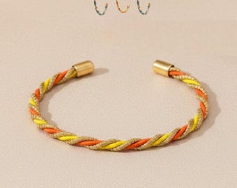 Brazalete fino trenzado oro vegetal capim dorado SLOWECO HAWAI, Regalo original ecológico, Semirrígido Ajustable, Faire trade, 5,8x4,5cm