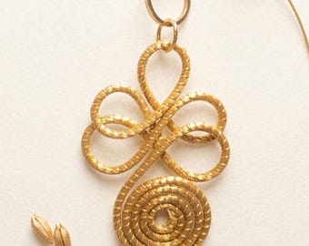 Capimix CREATIVIDAD – Charms Dije artesanal – Colgante Oro vegetal Capim dorado para pendientes, collar, adorno – 5×2,5cm SLOWECO – 1U.