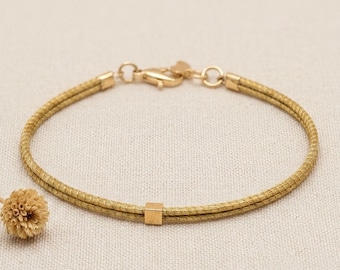 Pulsera fina oro vegetal capim dourado SLOWECO MADRID, Regalo original minimalista ecológico chic, Joya semirrígida, Comercio justo 6x5 cm
