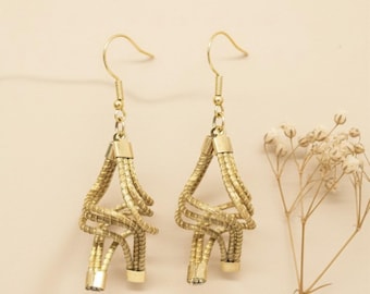 Pendientes originales oro vegetal capim dorado SLOWECO FLORENCIA, Joya sostenible, regalo elegante midimalista, Faire trade Brasil 6x2cm