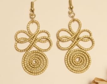 Pendientes de oro vegetal – CREATIVIDAD – Biojoya Capim dorado – Joya sostenible hecha a mano – Ganchos – 6,5x3cm SLOWECO