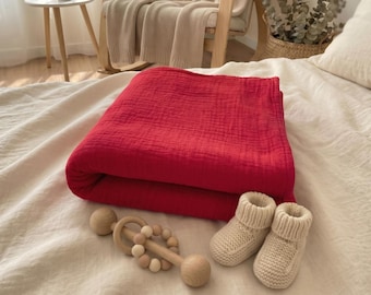 Rotes Geburtstuch personalisiert mit Name & Herz | 100% Bio-Baumwolle Musselin | Hebammen-Tipp Kliniktasche | Geschenk zur Geburt