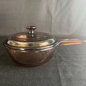Vintage 1980&#39;s Visions Corning USA 0.5L Dark Amber Glass Sauce Pan with PYREX Lid - Mid Century Modern Cookware - Vintage Cookware