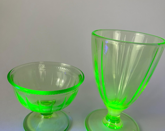 Vasos de postre de vidrio de uranio verde vintage – Brillan bajo luz ultravioleta – Objeto de colección de vidrio de la época de la Gran Depresión