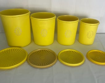 Kompletny zestaw 4 pojemników Vintage Tupperware Servalier – żółty wzór Fleur de Lis/Starburst
