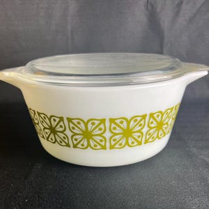 Caçarola vintage PYREX anos 60 com flores quadradas, verde/floral de outono, 1,5 litro