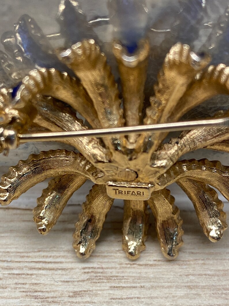 Vintage Trifari Blue Brooch - Etsy UK