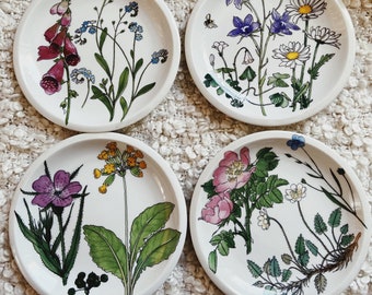 70er Jahre Ikea Midsommar Floral Geschirr Set 16-teilig | Jugendstil | Marguerite Walfridsson | Skandinavisch | Geister Frau Vintage | Tee | Kaffee