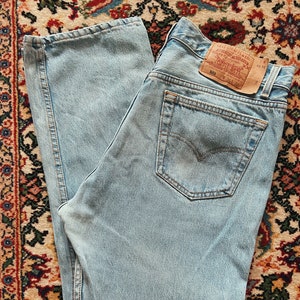 90s Levi's 501 High Waist Jeans mit geradem Bein und geknöpftem Schnitt Bild 1