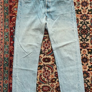 90s Levi's 501 High Waist Jeans mit geradem Bein und geknöpftem Schnitt Bild 2