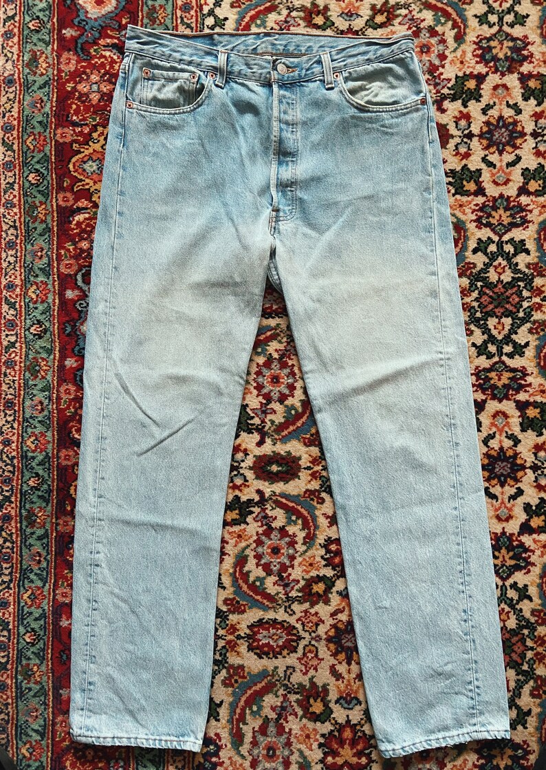 90s Levi's 501 High Waist Jeans mit geradem Bein und geknöpftem Schnitt Bild 2