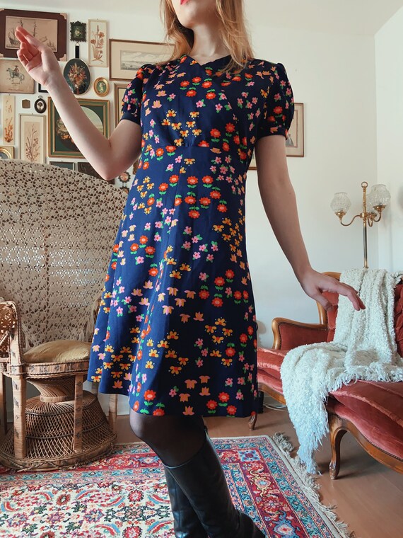 70s Flower Power Dress | Short Sleeves | Mod | Tw… - image 3