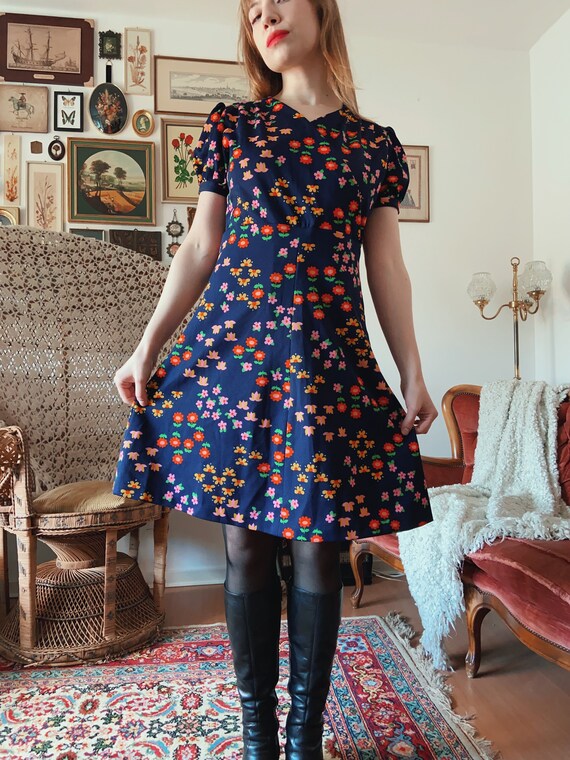 70s Flower Power Dress | Short Sleeves | Mod | Tw… - image 5