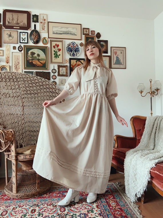 1970s Beige Milkmaid Maxi Dress with Puff Sleeves… - image 3