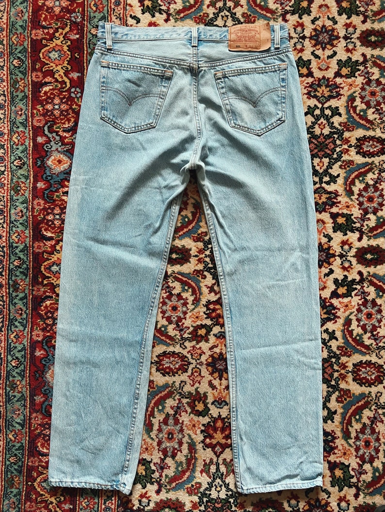 90s Levi's 501 High Waist Jeans mit geradem Bein und geknöpftem Schnitt Bild 3