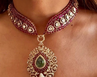Rubin Smaragd ungeschnittene Kundan Polki Halskette Set mit Ohrringen / Sabyasachi inspirierte Mossanit Polki Halskette Set mit Ohrringen