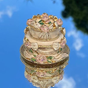Party Cake Estee Lauder Solid Perfume from 1999