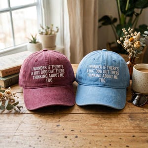 Broderad Jag undrar om det finns en varmkorv där ute som också tänker på mig - hatt