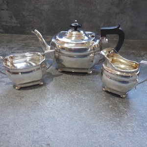 Tre delar silverpläterad teservis i art déco-stil