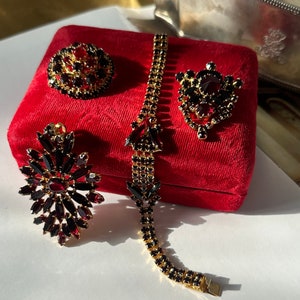 Vintage Pendant, Bracelet and Brooches, Czech jewelry Garnet glass, red crystals zdjęcie 1