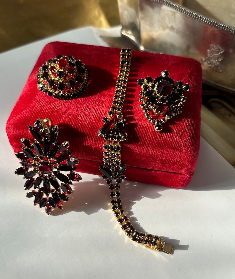 Vintage Pendant, Bracelet and Brooches, Czech jewelry Garnet glass, red crystals zdjęcie 1